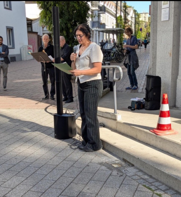 Verlegung von Stolperstein in Lörrach