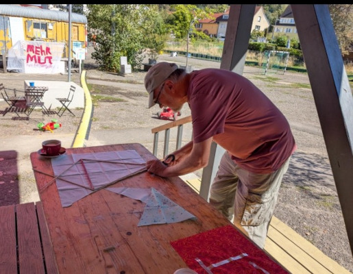 Omas gegen Rechts Lörrach beim Basteln