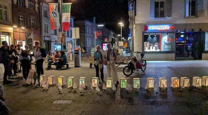 Omas gegen Rechts Lörrach am Stand