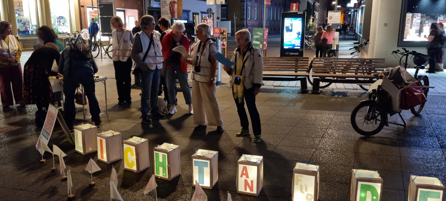 Omas gegen Rechts Lörrach am Stand